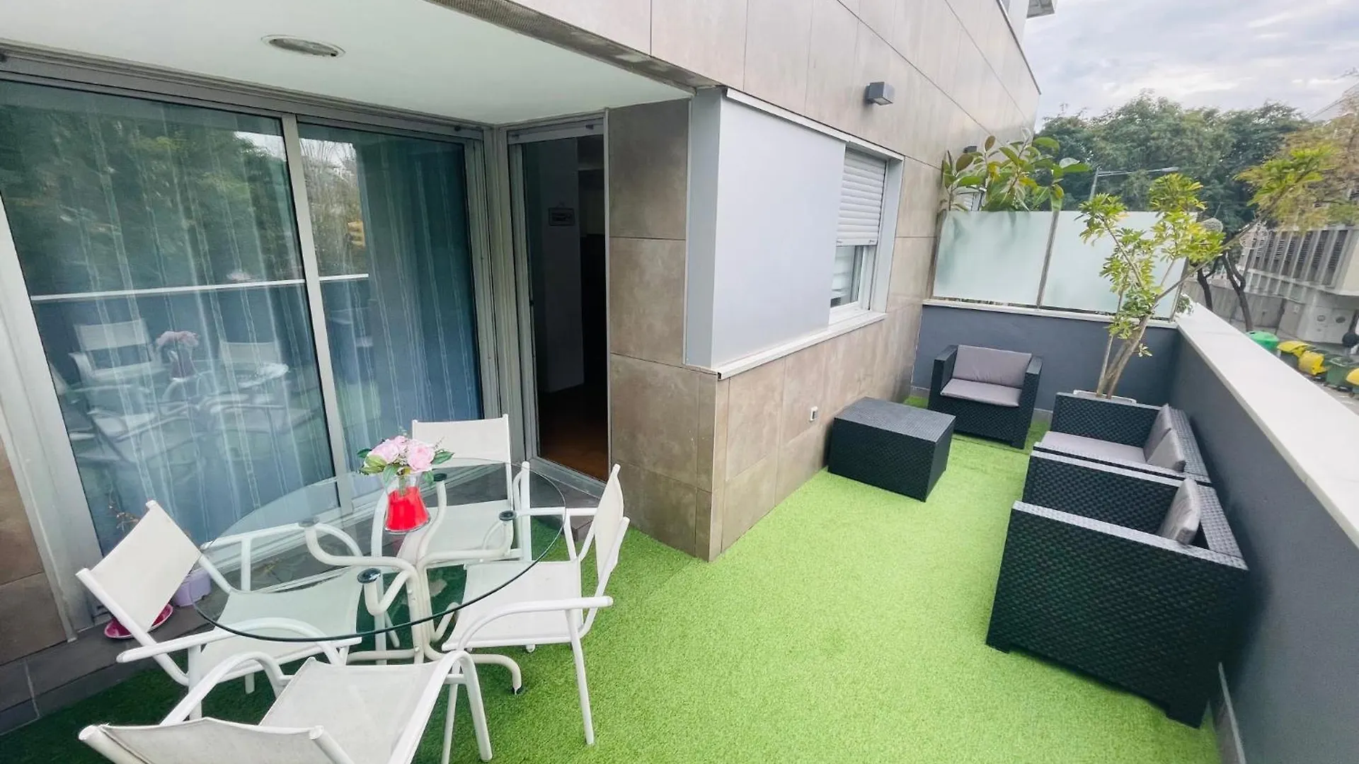 Luxe Forum Beach Terrace Sant Adria de Besos